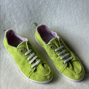 Vionic Lime Green Lace-Up Sneakers
